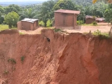 Drame a Kananga : une femme enceinte perd sa vie dans un eboulement d‘une erosion a Ndesha !
