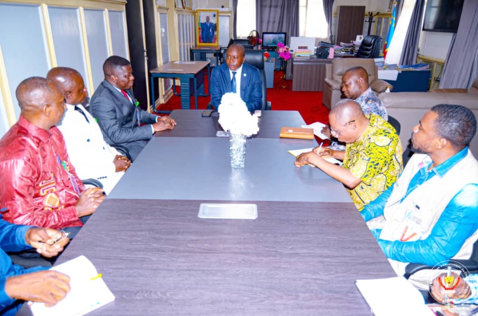 Kasai Central : Une societe du genie civil s‘accorde avec le Gouverneur Joseph-Moise Kambulu sur la lutte anti-erosive en province !