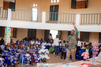 Kwilu : l‘ONG YMAE intensifie sa campagne de sensibilisation contre les antivaleurs en milieux scolaires a Kikwit !