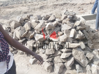 Travaux de la chaussee par Safrimex a Kananga : Quand l‘avenue Lulua vire en carriere de pierres, la decision inattendue du Maire