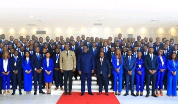 Photo de famille du Président Félix Tshisekedi avec les lauréats 
